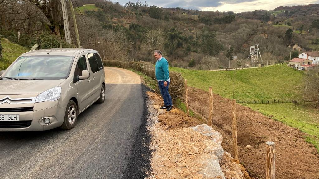 El Tapin - Fin de la reparación del argayo de la carretera que da acceso a las localidades de La Cabaña y Fresnea, en Lieres